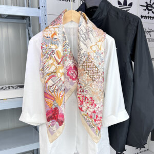 Retro-style Fashionable Printed Square Scarf For Women Elegant Real Silk