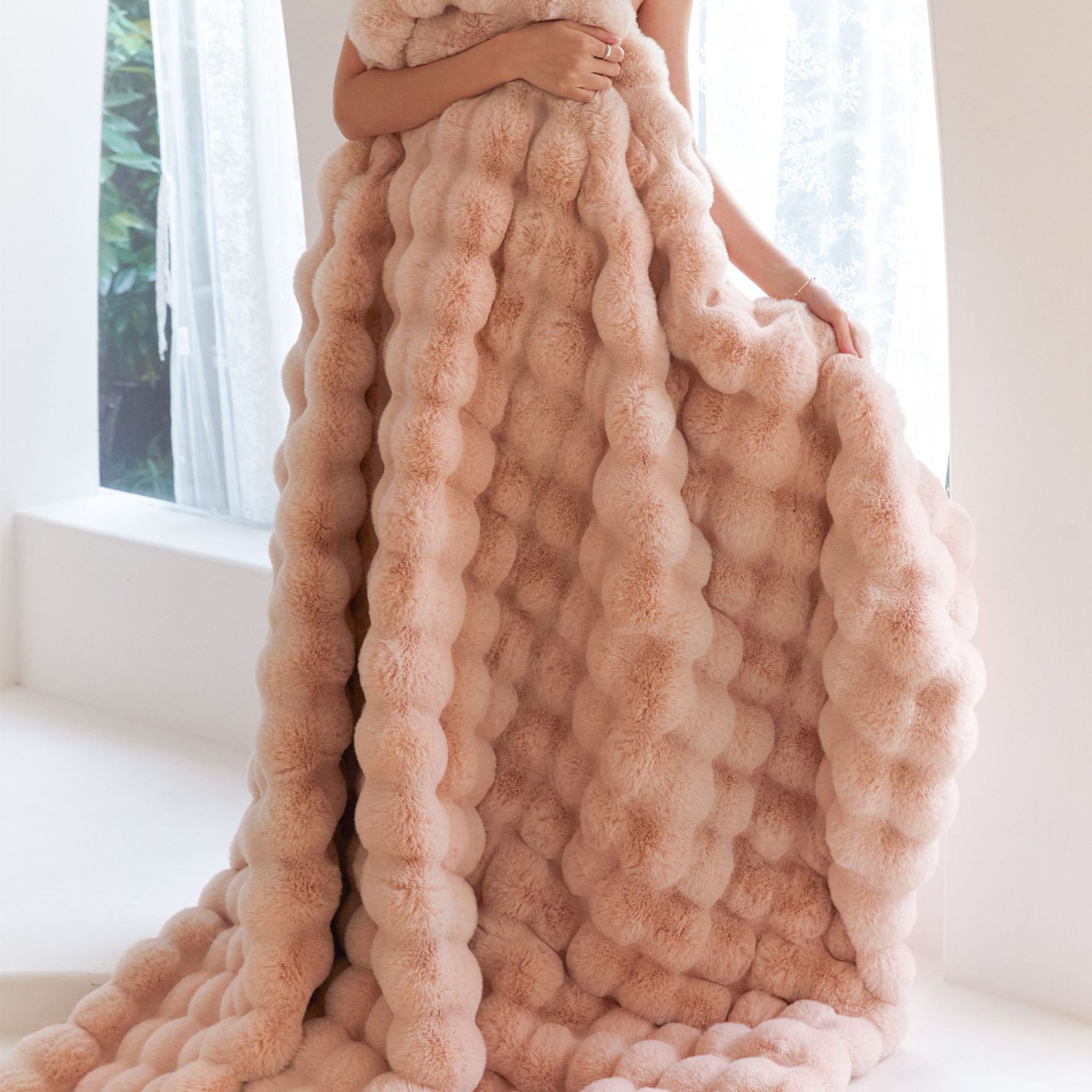 Polyester Carpet Rabbit Bubble Velvet Thickened Nap Blanket Quilt 9 Polyester Carpet Rabbit Bubble Velvet Thickened Nap Blanket Quilt - Image 9