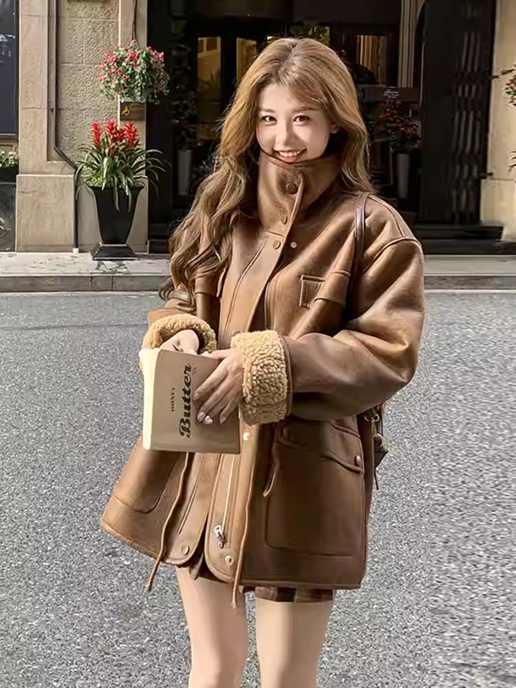 Thickened Lambskin Coat With Integrated Fur Lining 5 Thickened Lambskin Coat With Integrated Fur Lining - Image 5