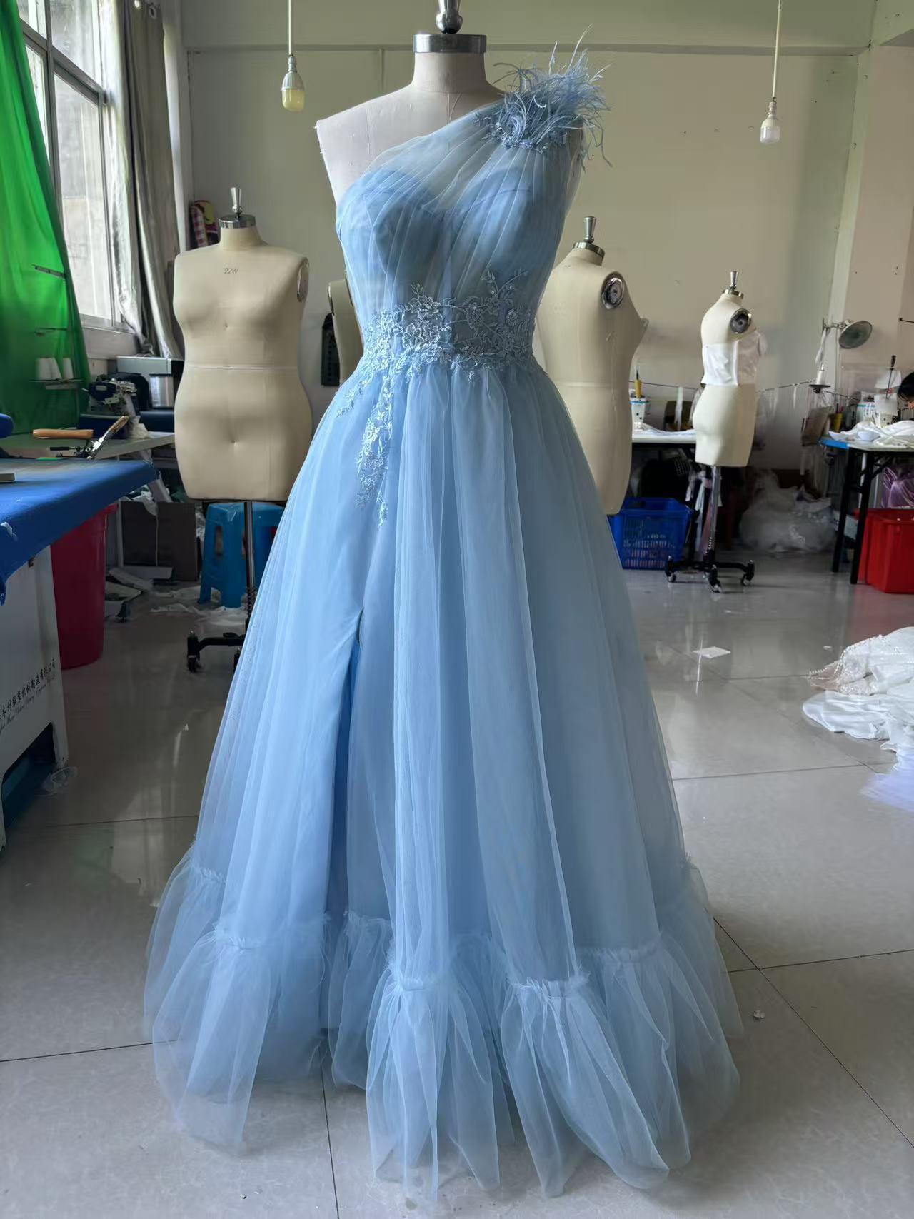Blue One-shoulder Feather Wedding Dress 2 Blue One-shoulder Feather Wedding Dress - Image 2