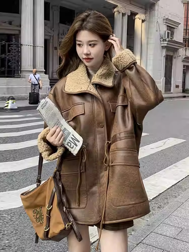 Thickened Lambskin Coat With Integrated Fur Lining 3 Thickened Lambskin Coat With Integrated Fur Lining - Image 3