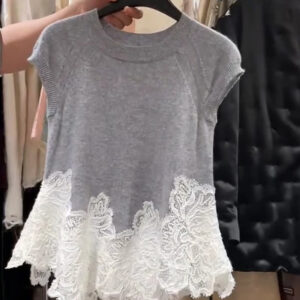 Contrast-color Lace-trimmed Hem Drop-shoulder Knit Top