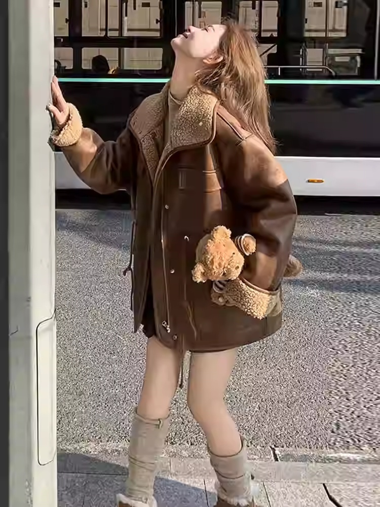 Thickened Lambskin Coat With Integrated Fur Lining 4 Thickened Lambskin Coat With Integrated Fur Lining - Image 4