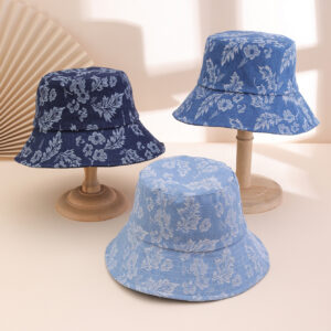 Korean-style Water-washed Jacquard Peaked Cap In Classic Blue Color. A Perfect Sun Hat For Outdoor Use And Versatile For Photography.