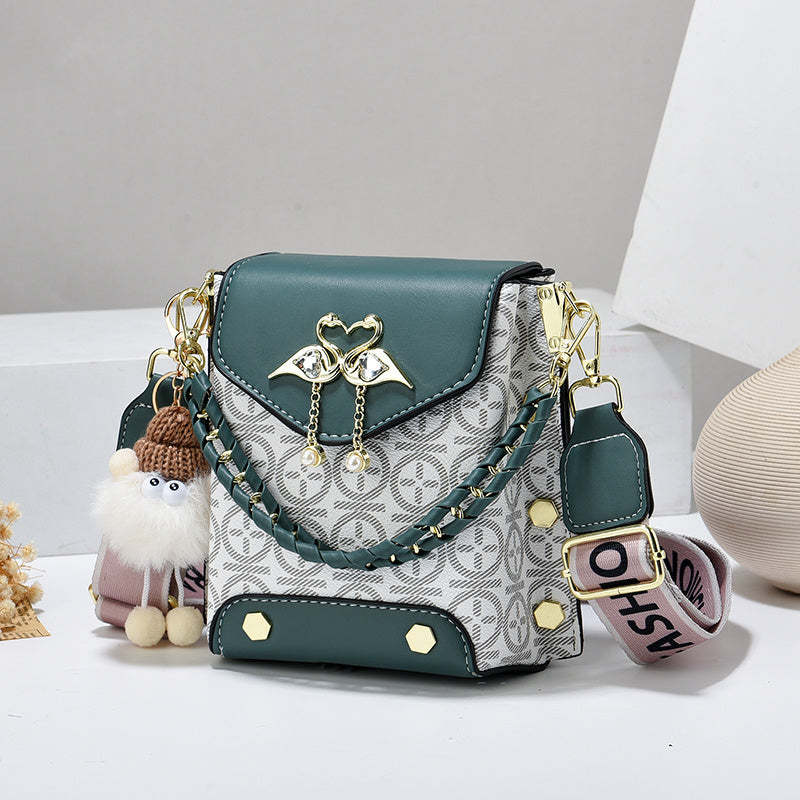 Fashionable Crossbody Flip Cover Bag 7 Fashionable Crossbody Flip Cover Bag - Image 7