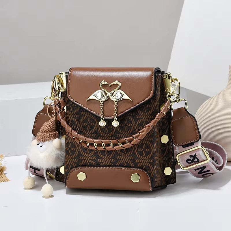 Fashionable Crossbody Flip Cover Bag 8 Fashionable Crossbody Flip Cover Bag - Image 8