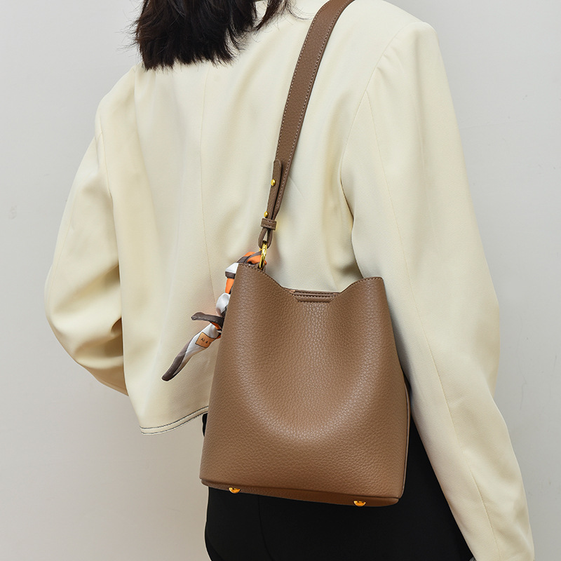 Shoulder Crossbody Casual High-End Commuter Tote Bag 2 Shoulder Crossbody Casual High-End Commuter Tote Bag - Image 2
