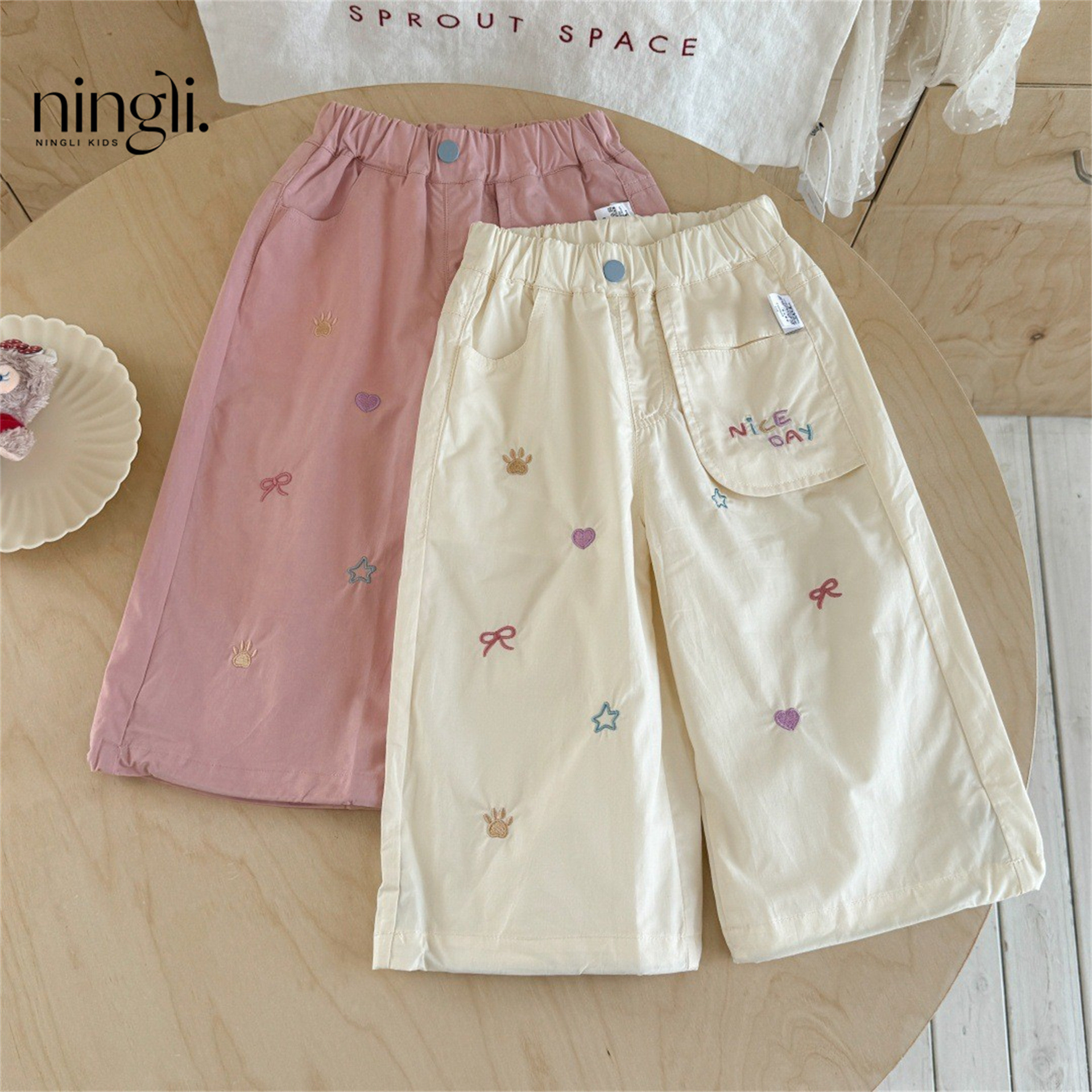 Girls' Straight-leg Pants 1 Girls' Straight-leg Pants