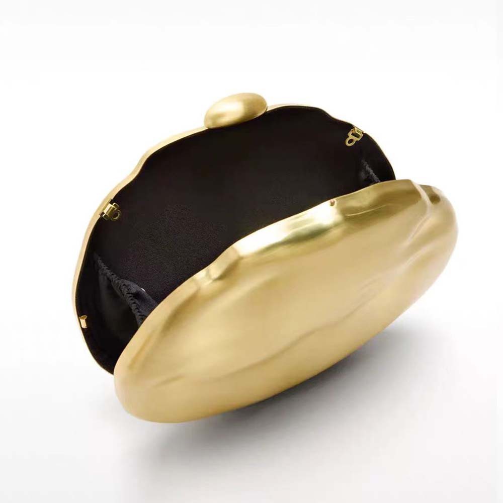 Metal Box-style Evening Bag With A Chain Strap 3 Metal Box-style Evening Bag With A Chain Strap - Image 3