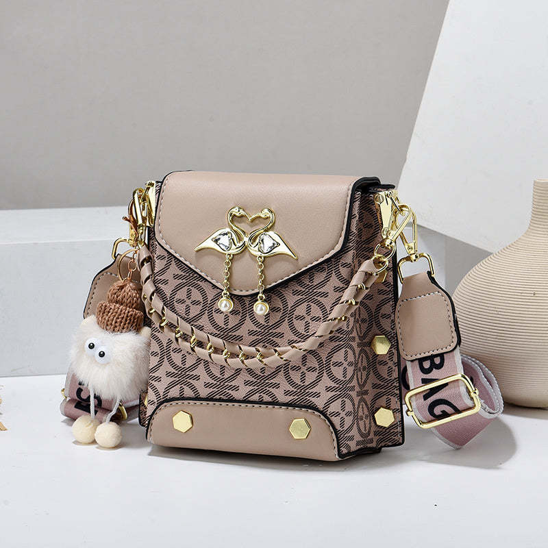 Fashionable Crossbody Flip Cover Bag 3 Fashionable Crossbody Flip Cover Bag - Image 3