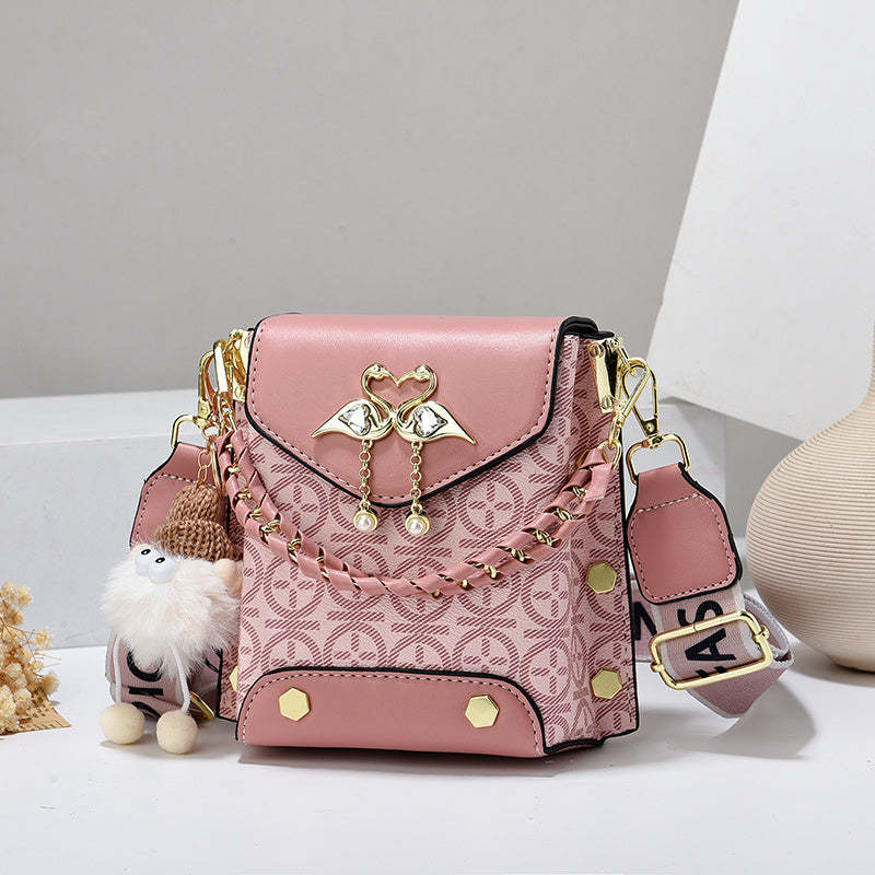 Fashionable Crossbody Flip Cover Bag 2 Fashionable Crossbody Flip Cover Bag - Image 2