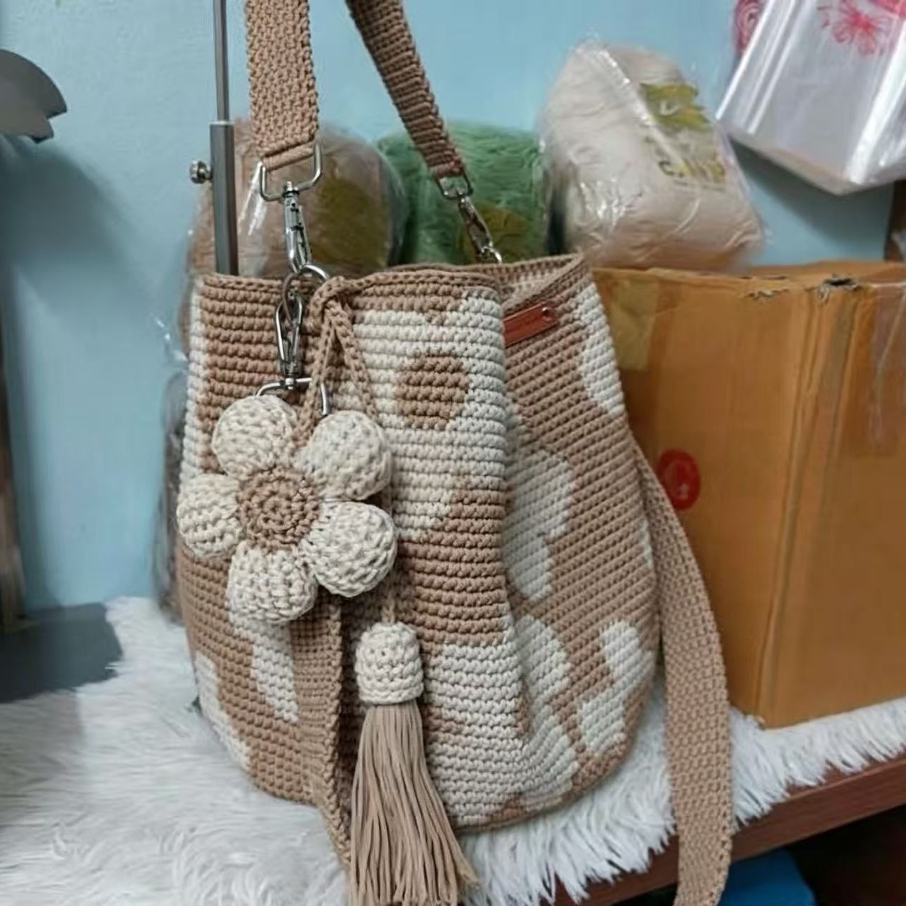 Hand-Crocheted Flower Tote Bag For Women 1 Hand-Crocheted Flower Tote Bag For Women
