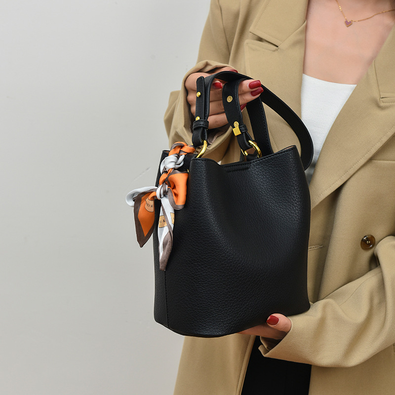 Shoulder Crossbody Casual High-End Commuter Tote Bag 3 Shoulder Crossbody Casual High-End Commuter Tote Bag - Image 3