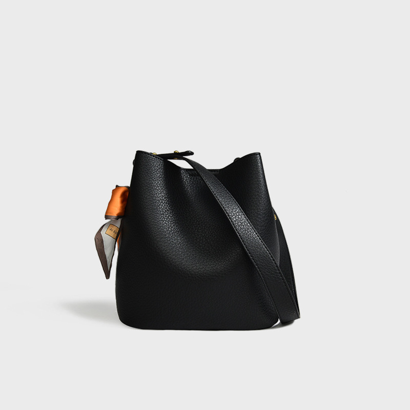 Shoulder Crossbody Casual High-End Commuter Tote Bag 4 Shoulder Crossbody Casual High-End Commuter Tote Bag - Image 4