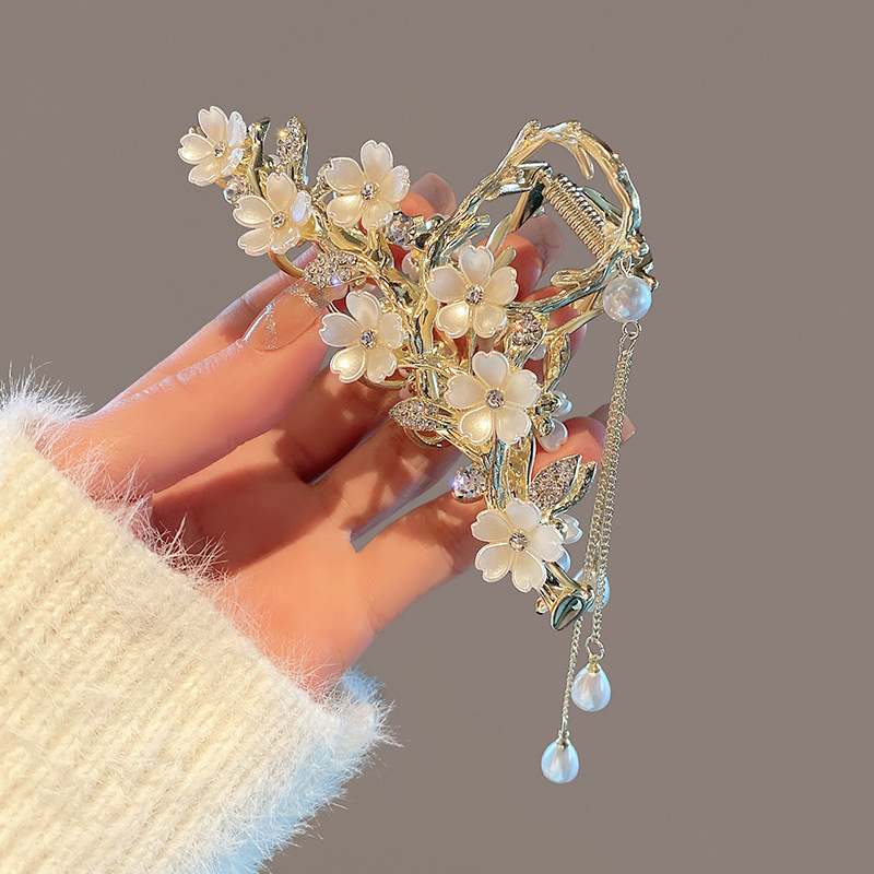 Large Metal Pearl Bell Orchid Tassel Hair Clip 2 Large Metal Pearl Bell Orchid Tassel Hair Clip - Image 2
