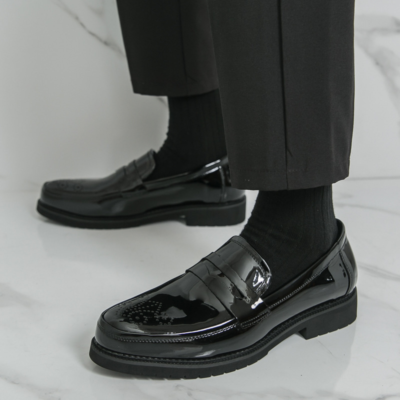 Men's Glossy Carved Leather Shoes 4 Men's Glossy Carved Leather Shoes - Image 4