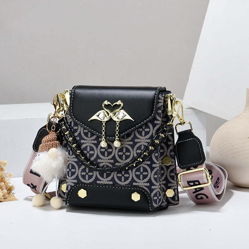 Fashionable Crossbody Flip Cover Bag 5 Fashionable Crossbody Flip Cover Bag - Image 5