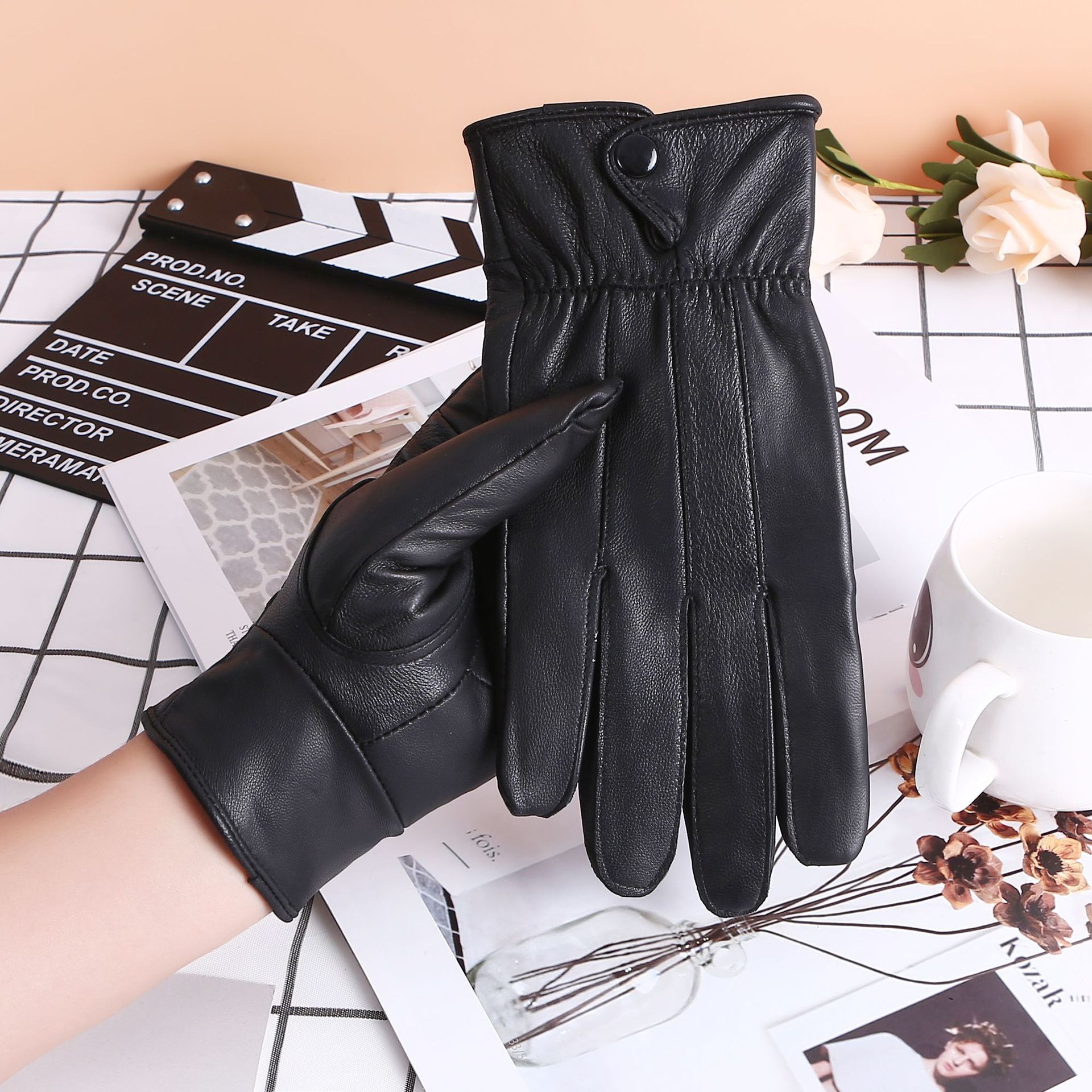 Fleece-lined Thickened Cold-resistant Windproof Sheepskin Mittens 1 Fleece-lined Thickened Cold-resistant Windproof Sheepskin Mittens