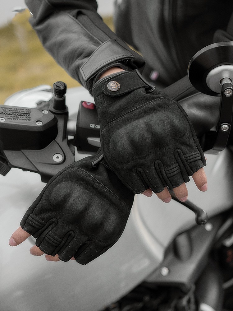 Vintage Leather Half-Finger Motorcycle Gloves 4 Vintage Leather Half-Finger Motorcycle Gloves - Image 4
