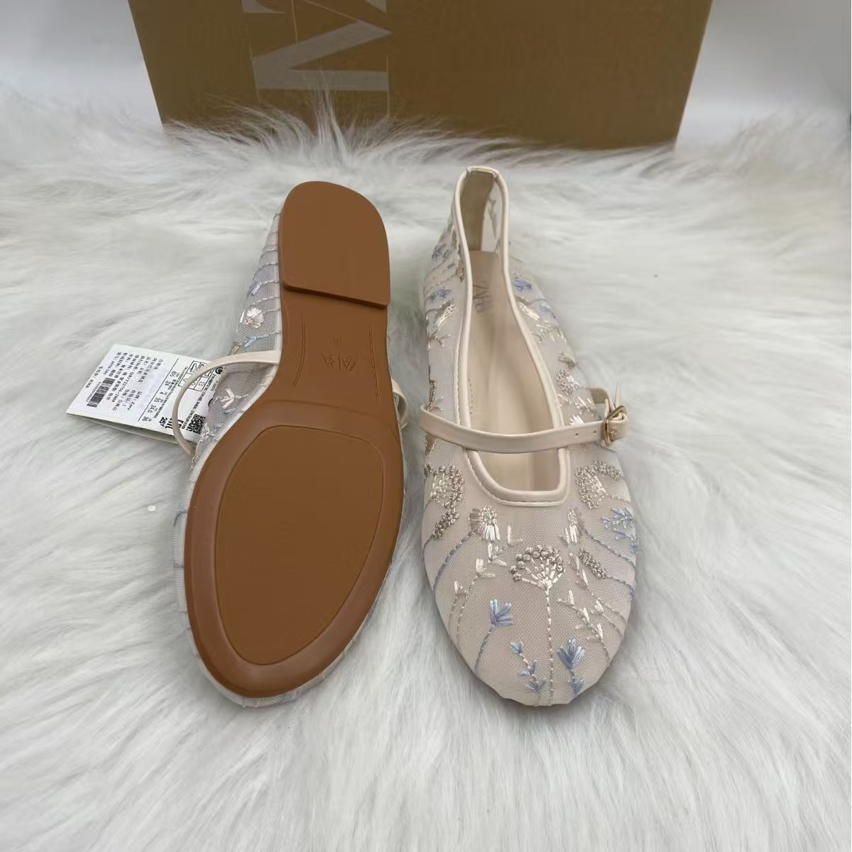 Women's Embroidered Mesh Ballet Pumps 5 Women's Embroidered Mesh Ballet Pumps - Image 5