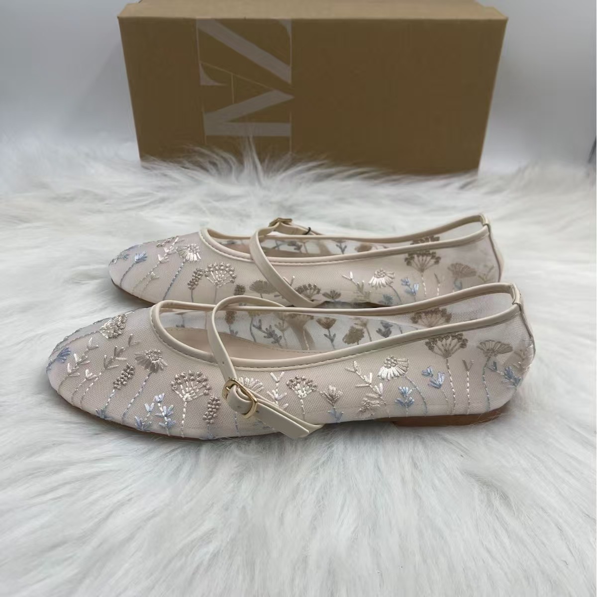 Women's Embroidered Mesh Ballet Pumps 2 Women's Embroidered Mesh Ballet Pumps - Image 2