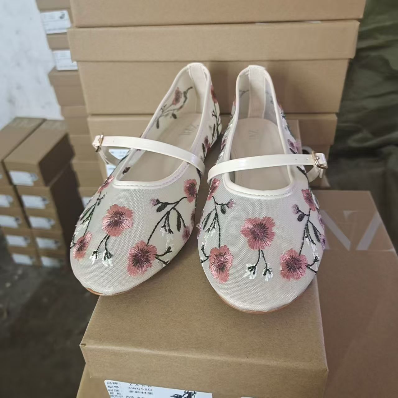 Women's Embroidered Mesh Ballet Pumps 4 Women's Embroidered Mesh Ballet Pumps - Image 4