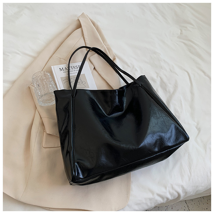 Large Capacity Soft Leather Retro Casual Shoulder Handbag 3 Large Capacity Soft Leather Retro Casual Shoulder Handbag - Image 3