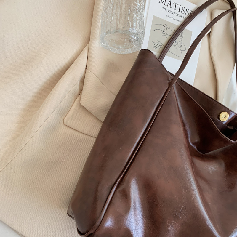 Large Capacity Soft Leather Retro Casual Shoulder Handbag 8 Large Capacity Soft Leather Retro Casual Shoulder Handbag - Image 8