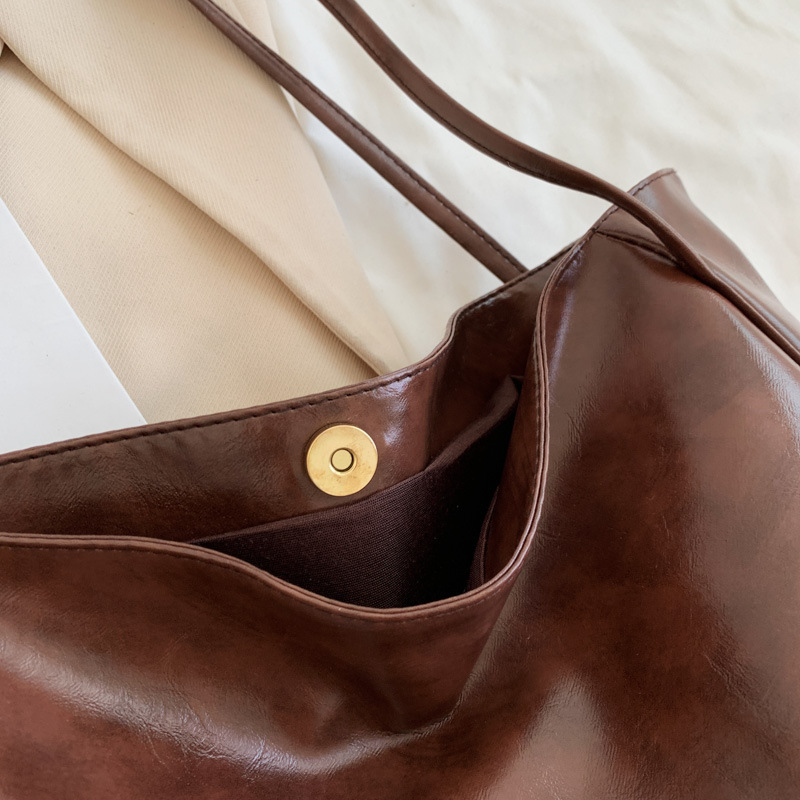 Large Capacity Soft Leather Retro Casual Shoulder Handbag 7 Large Capacity Soft Leather Retro Casual Shoulder Handbag - Image 7