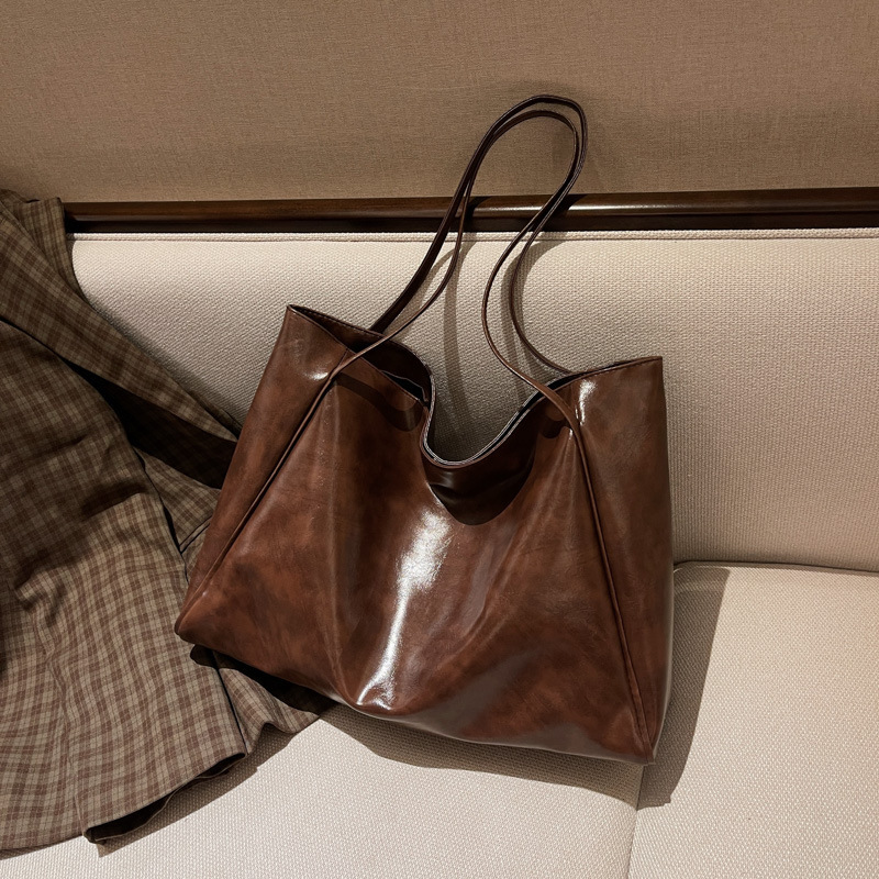 Large Capacity Soft Leather Retro Casual Shoulder Handbag 9 Large Capacity Soft Leather Retro Casual Shoulder Handbag - Image 9