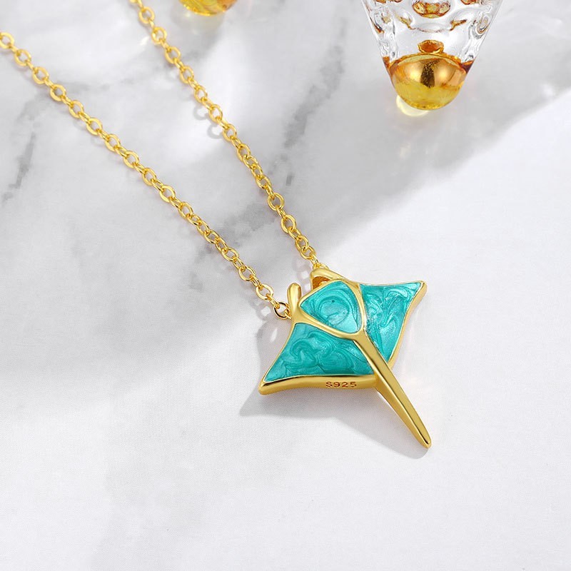 Women's Nautical Style Manta Ray Pendant Necklace 8 Women's Nautical Style Manta Ray Pendant Necklace - Image 8