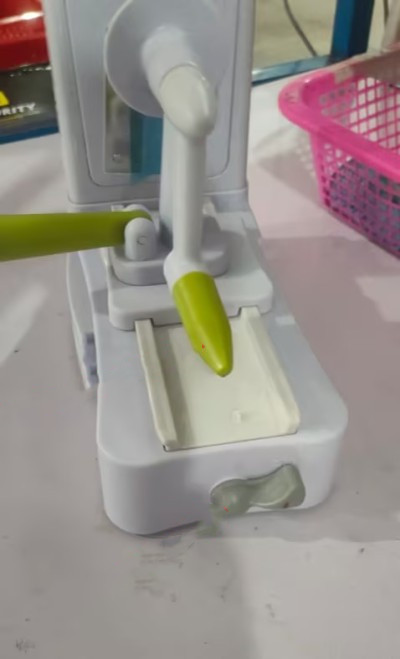Manual Multi-Functional Vegetable Cutter Slicer 5 Manual Multi-Functional Vegetable Cutter Slicer - Image 5