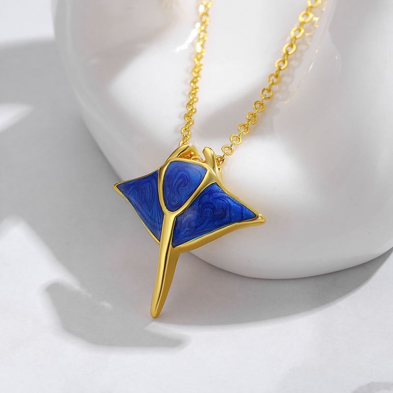 Women's Nautical Style Manta Ray Pendant Necklace 10 Women's Nautical Style Manta Ray Pendant Necklace - Image 10
