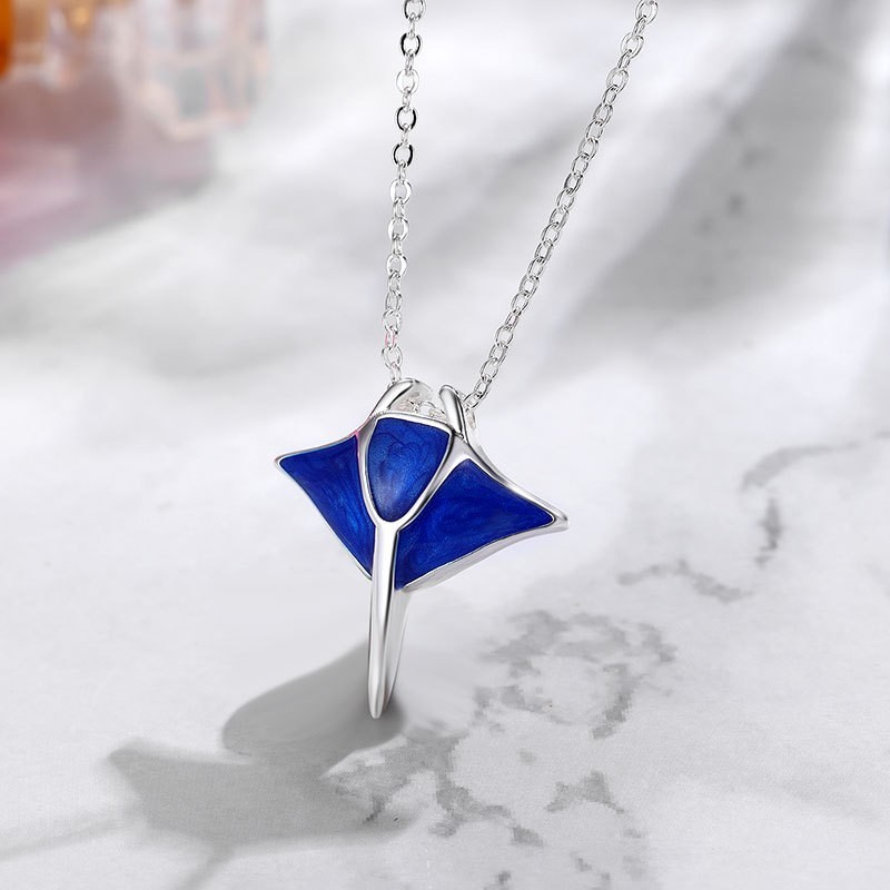 Women's Nautical Style Manta Ray Pendant Necklace 4 Women's Nautical Style Manta Ray Pendant Necklace - Image 4